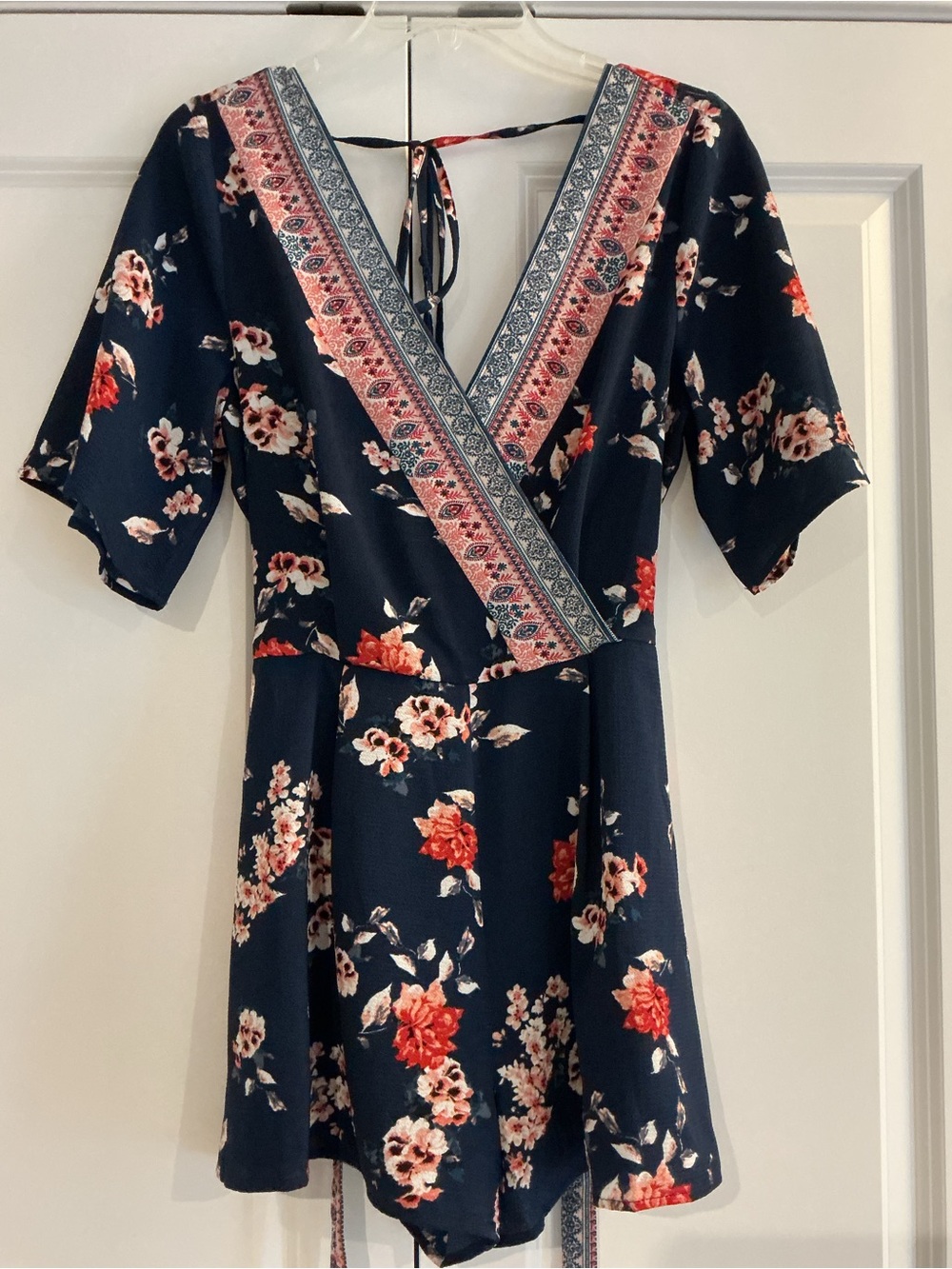 Floral Navy ROMPER with Pink Accent Trim from Francesca’s L NWT - Picture 4 of 6